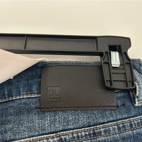 NWT DL1961 Boys Brady Slim Jeans – Size 18, Medium Wash, Stretch Denim, - Picture 4 of 10